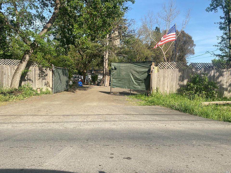 2nd image of 3432 Moorland Ave