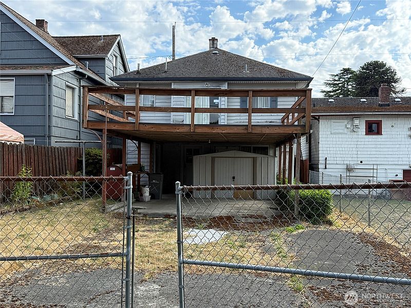 4th image of 1940 4th Street