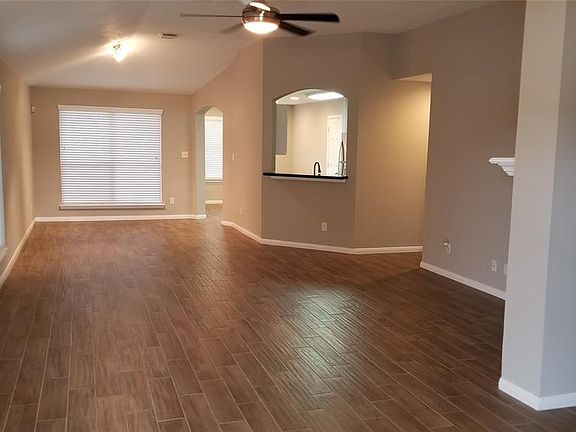 2nd image of 510 Moonwalk St