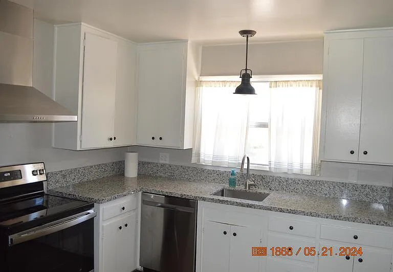 930 S Rose St — Photo 13