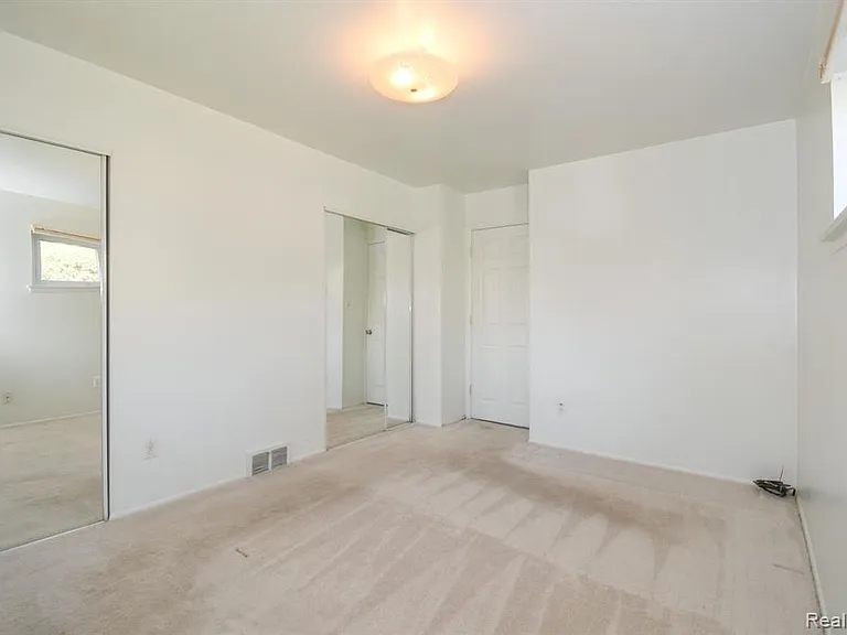 Tapert Dr — Photo 14
