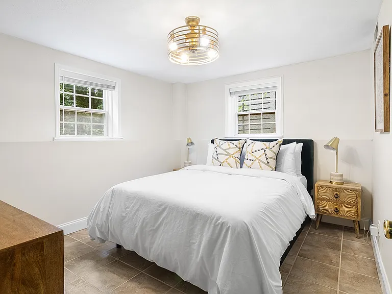 225 Springdale Dr NE — Photo 11