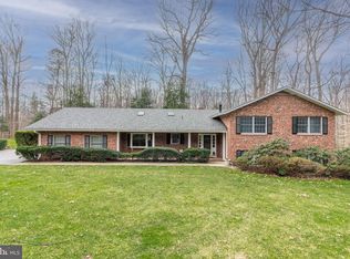 7101 Woodglen Ct, Fairfax Station, VA 22039