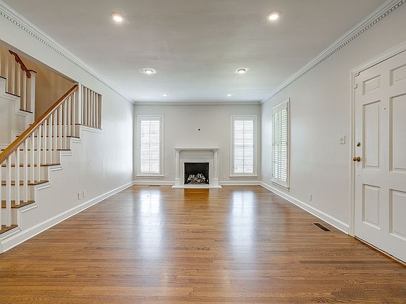 4th image of 2553 Stadium Dr