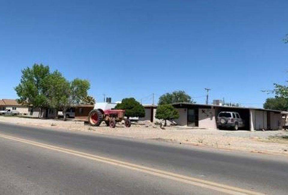 Exterior Neighborhood (street photo)