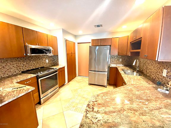 4th image of 320 Yuma Dr
