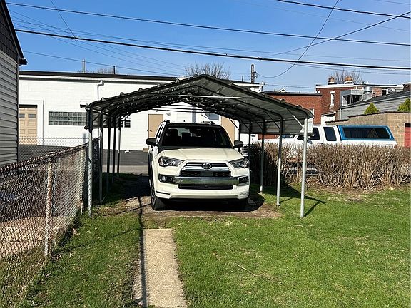 5th image of 1714 Washington St