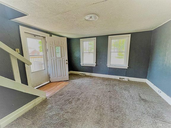 5th image of 612 W Sagola Ave