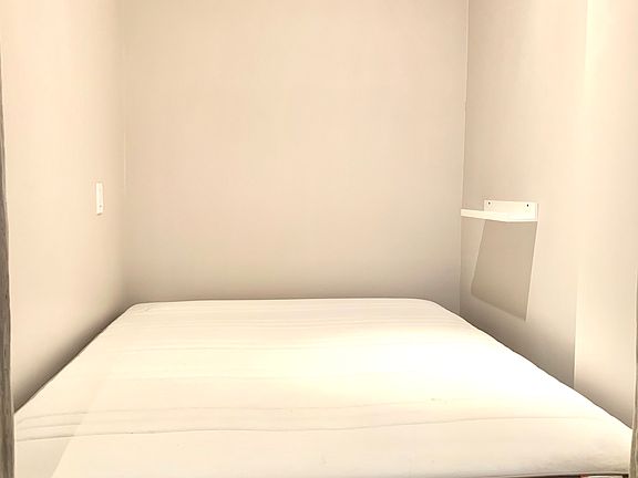5th image of 65 E 54th St APT 3F
