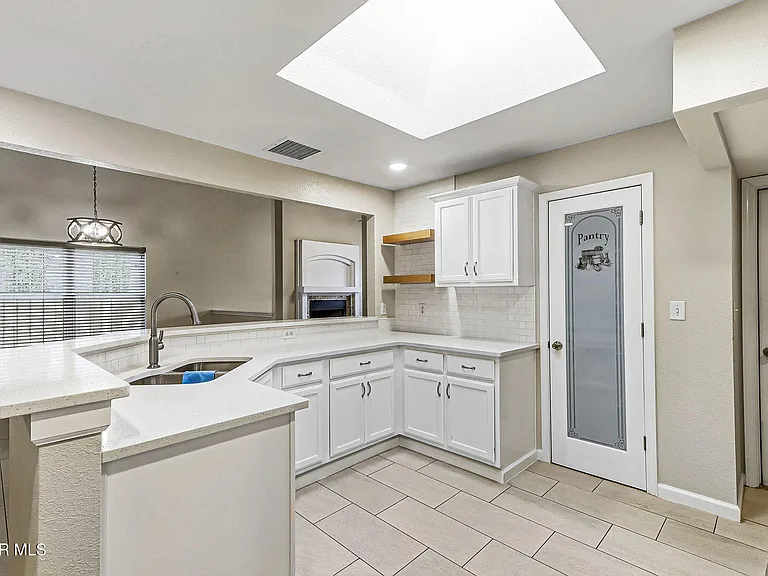 1308 Rose Bud Ln — Photo 3