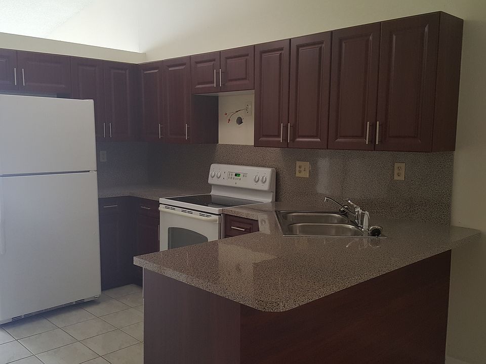 2nd image of 2146 W 55th St
