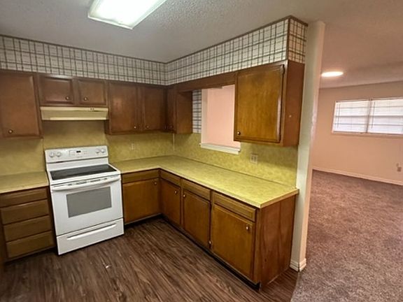 5th image of 810 Vista Ln