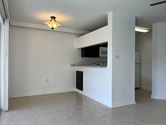 3rd image of 18106 Glenmoor Dr