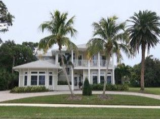 557 Bayview Dr, Belleair, FL 33756