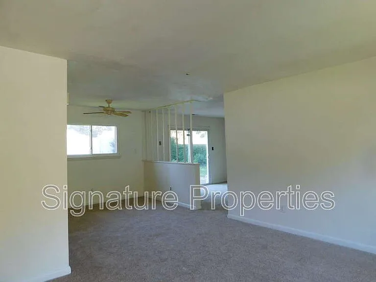 3825 Annie Ln — Photo 4