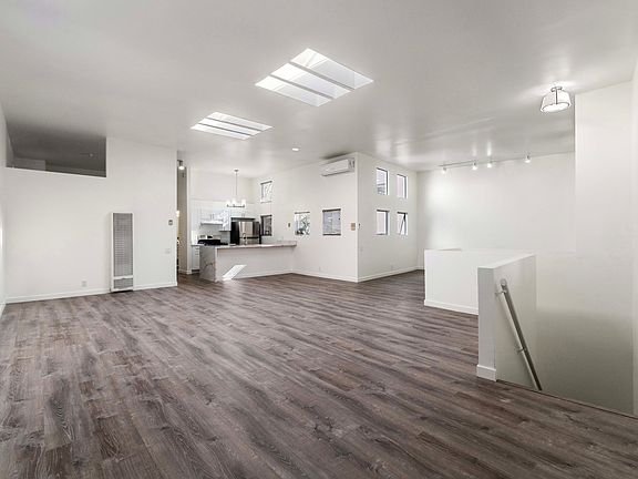 2nd image of 600 Flower Ave #1