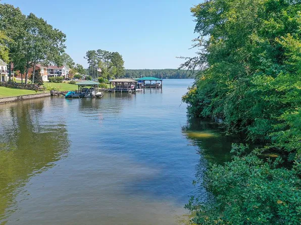 109 Egret Ln, Greenwood, SC 29649