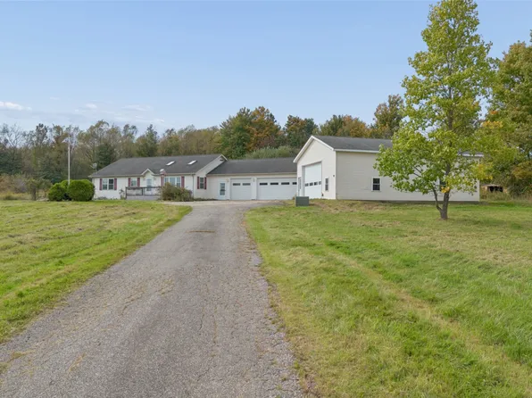 10046 New Rd, North East, PA 16428