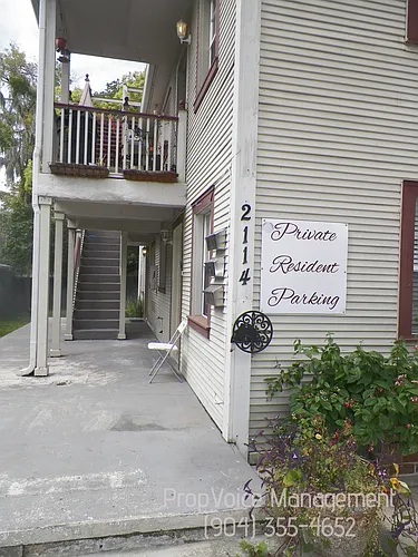 2114 Oak St #1 Photo 1