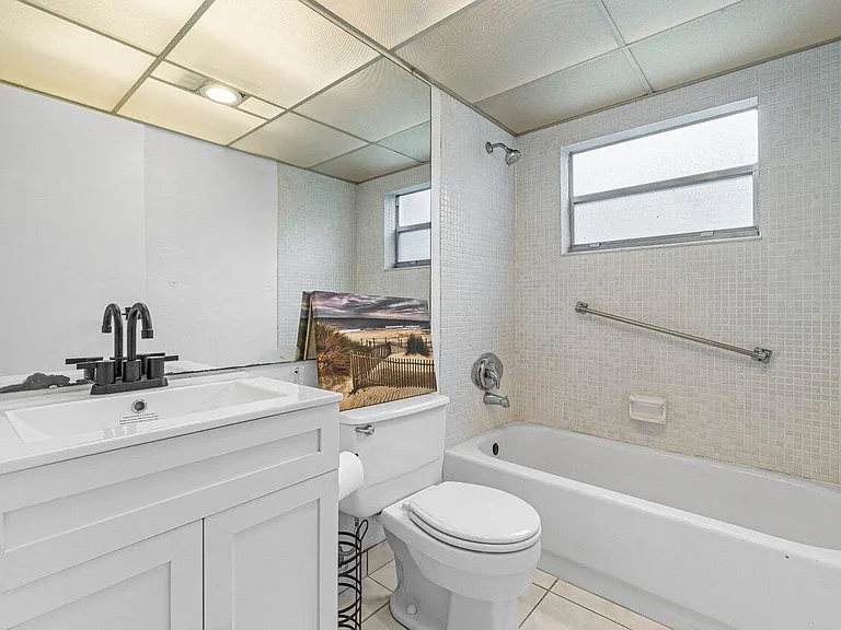 260 Brittany Ave #F — Photo 13