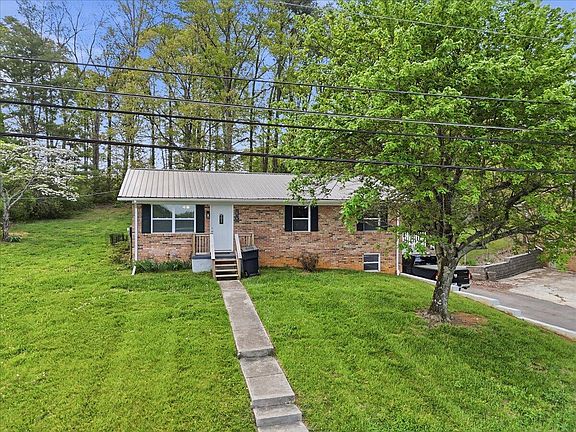 2nd image of 1698 Elgin Dr