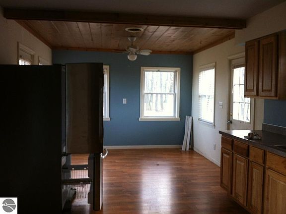 5th image of 2211 S Green Dr