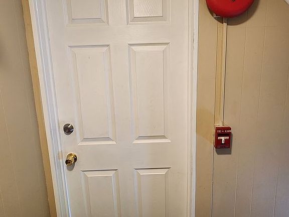 3rd image of 3230 Wainbell Ave #8