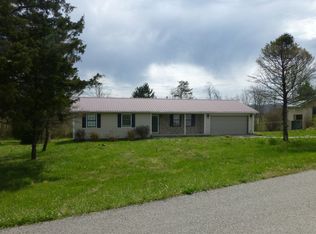 111 Hickory Ln, Jacksboro, TN 37757