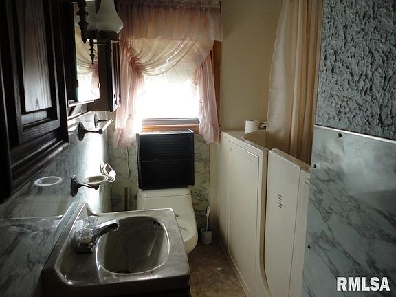 2nd image of 401 Bryant St