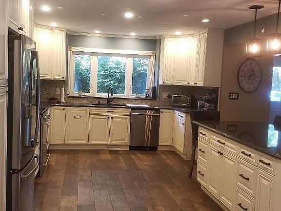 3rd image of 53 Patchogue Dr