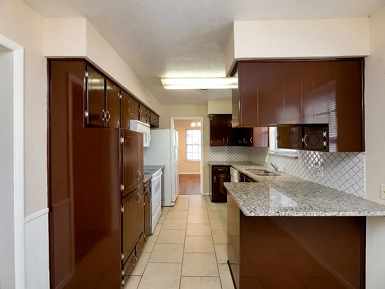 1605 Arrowhead Dr — Photo 10