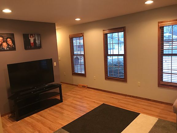 4th image of 520 Stone Valley Dr