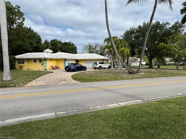 780 Fountainhead LN, NAPLES, FL 34103