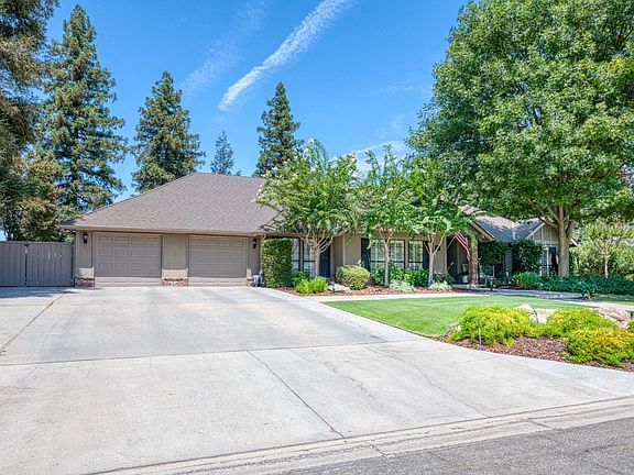 3rd image of 3738 W Minarets Ave
