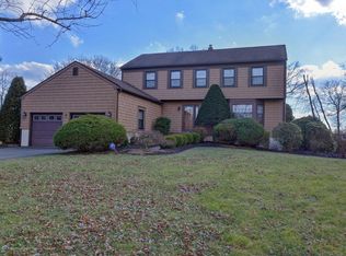 5 Devon Dr, Manalapan, NJ 07726