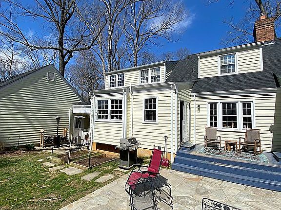 5th image of 1304 Oak Dr