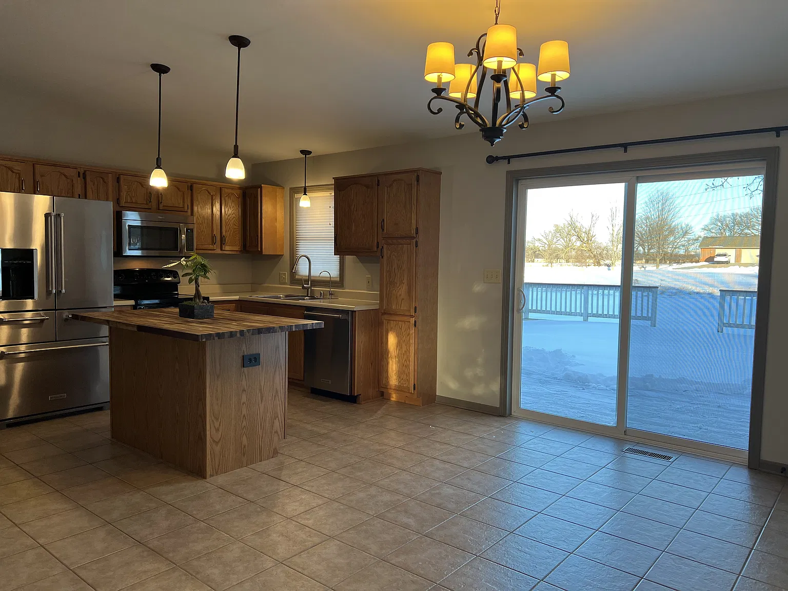3 bed, 1400 sqft, $2,300 — Photo 2