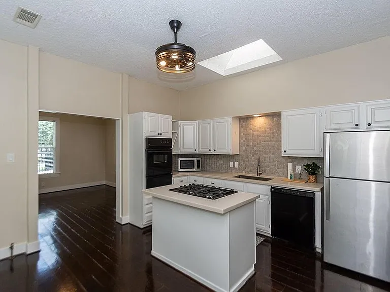 3909 Barnes St — Photo 8