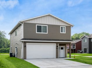 624 Columbia Ct, Grand Forks, ND 58203
