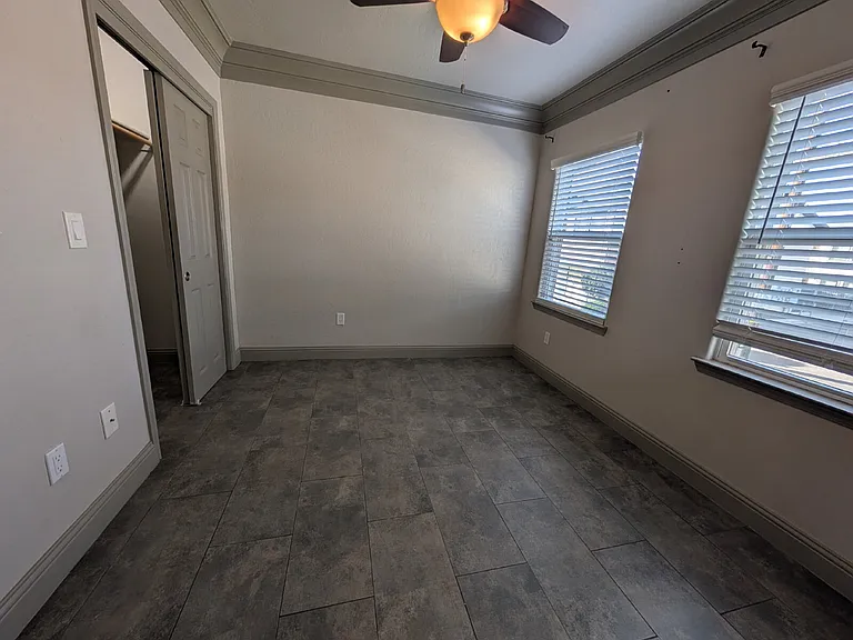 935 E Divisadero St — Photo 8