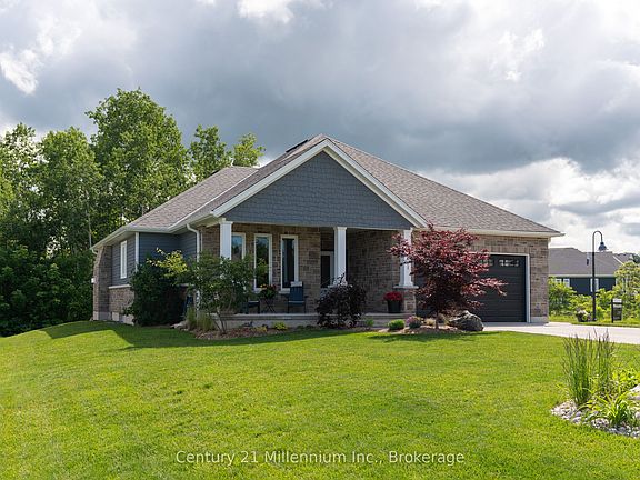2nd image of 401 Algoma Cres