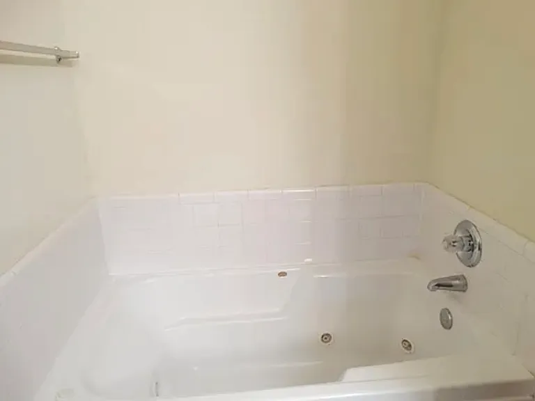 8812 NW 85th Pl — Photo 11