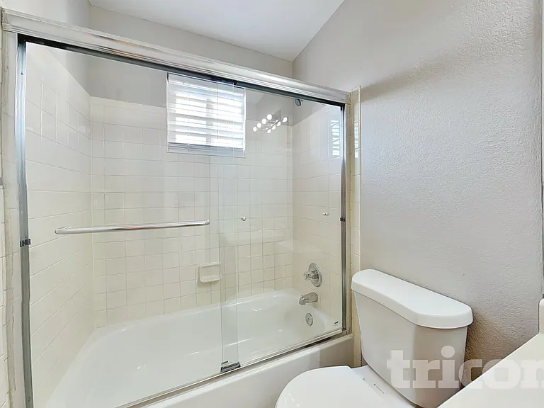 446 W 116th Pl — Photo 12
