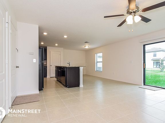 4th image of 2128 Peyto Way