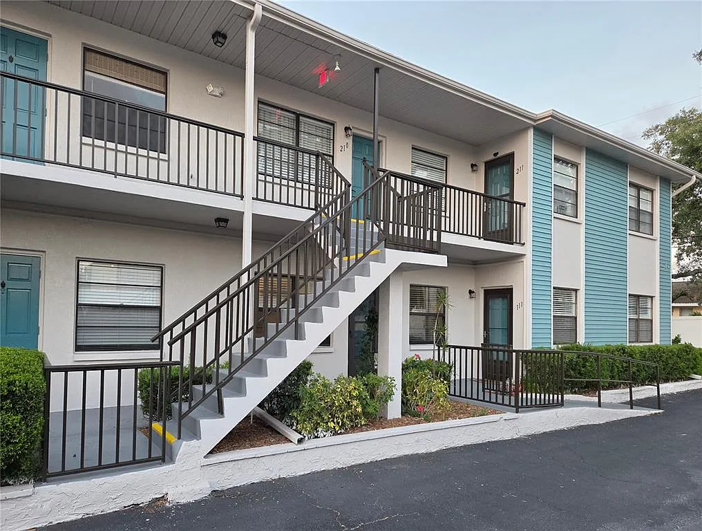 2 bed, 2.0 bath, 960 sqft, $1,680 — Photo 2