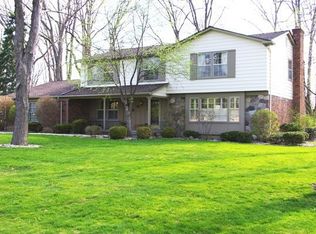 6675 Knollwood Cir E, West Bloomfield, MI 48322