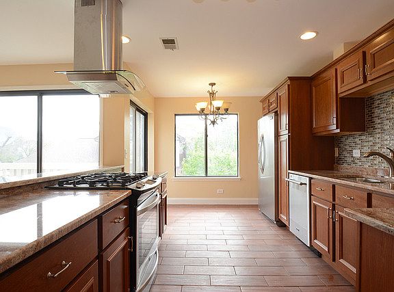 4th image of 9227 Montgomery Dr #2e