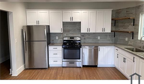 1st image of 961 W 42nd St #961