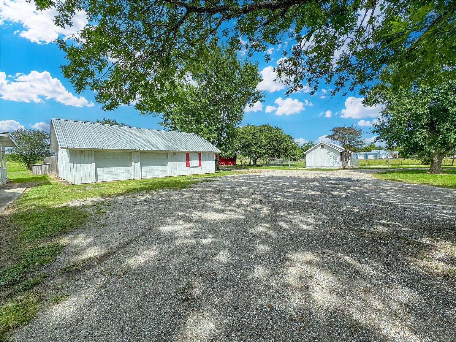 4 bed, 2.0 bath, 2156 sqft, $10,000 — Photo 2