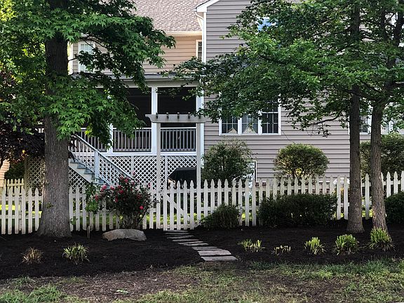 Back easement with mulch bed